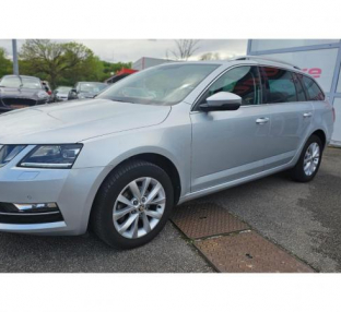 SKODA Octavia combi Style 1.6 TDI 116cv DSG7 + Attelage + Sièges AV Chauffants