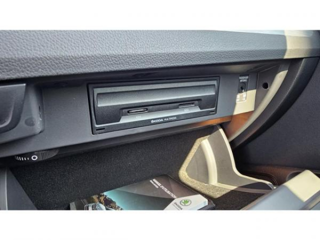 SKODA SUPERB COMBI BUSINESS 1.6 TDI 120cv DSG7 + Sellerie Cuir + Sièges avant chauffants + Roue de secours