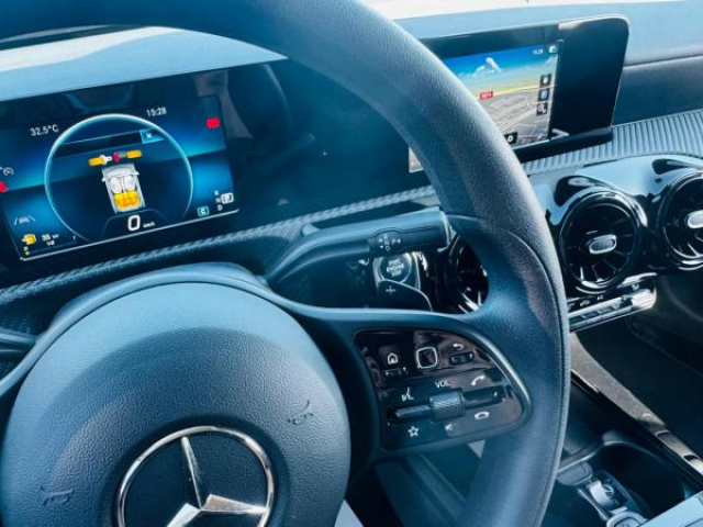 MERCEDES CLASSE A Business Line 200d BV 8G-DCT + Intégration smartphone