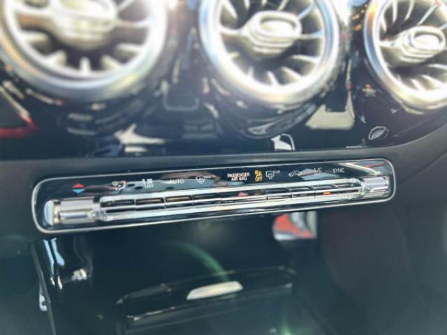 MERCEDES CLA Business Line 180d 7G-DCT + AMG Line int +  Carplay + Sièges av Chauffant 1ere MAIN