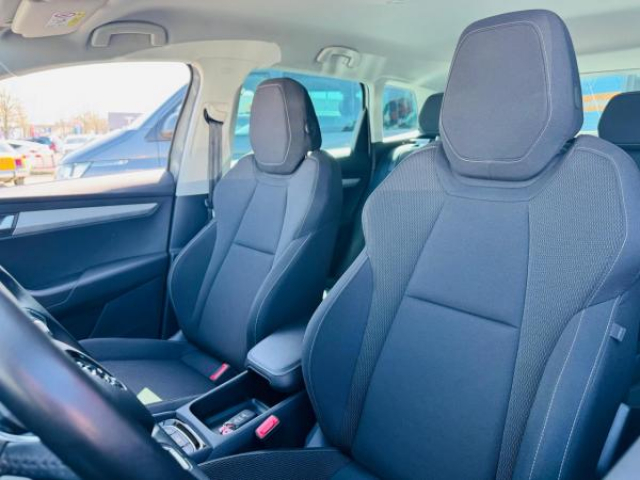 SKODA KAROQ AMBITION 1.5 TSI 150cv DSG7 + Pack Parking + Pack Design + Pack Hiver Plus