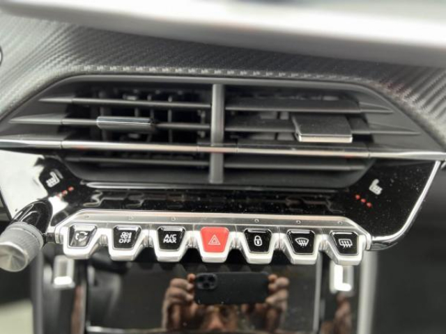 PEUGEOT 2008 Allure Pack 1.5 BlueHDi 130cv EAT8 +Sièges avant chauffants