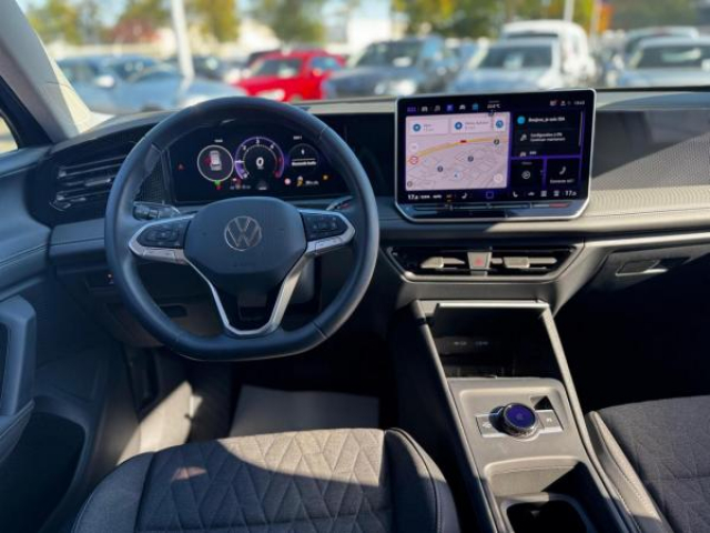 VOLKSWAGEN TIGUAN Life 2.0 TDI 150cv DSG7 + Pack Hiver + Attelage Elec + Camera 360 + Alarme + Ja18