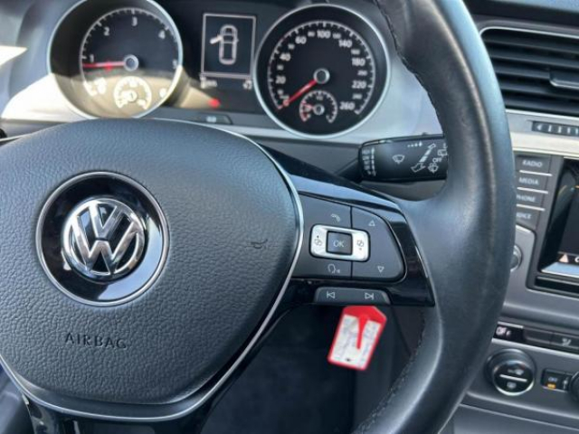 VOLKSWAGEN GOLF TrendLine 1.6 TDI BlueMotion 105cv 1ère Main + Toit ouvrant électrique + GPS + RS