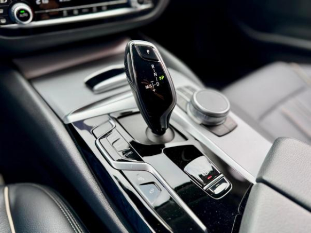 BMW SERIE 5 TOURING Lounge 530dA 286cv+Park Assist Plus+Cuir Dakota+Affichage tete haute+JA19 style 845M