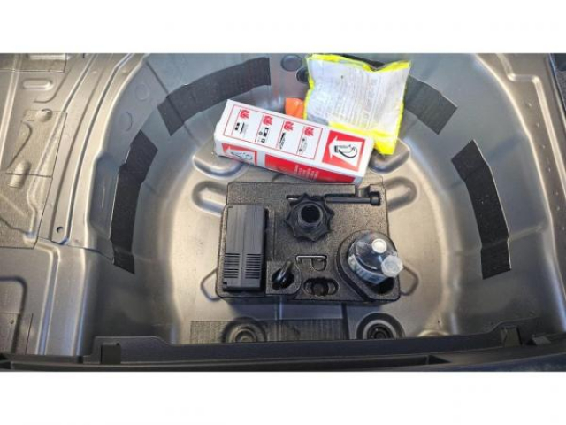 VOLKSWAGEN POLO Lounge 1.6 TDI 95cv + Antibrouillard AV + Radar AV et AR + Discover Media