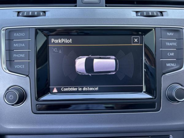 VOLKSWAGEN GOLF TrendLine 1.6 TDI BlueMotion 105cv 1ère Main + Toit ouvrant électrique + GPS + RS
