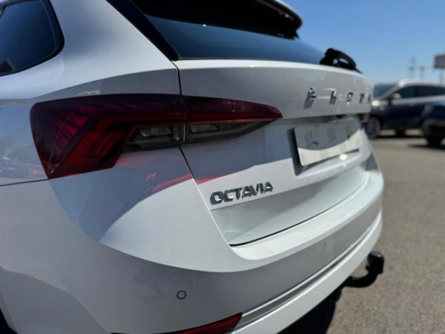 SKODA Octavia combi Style 2.0 TDI 150cv DSG7 + Attelage