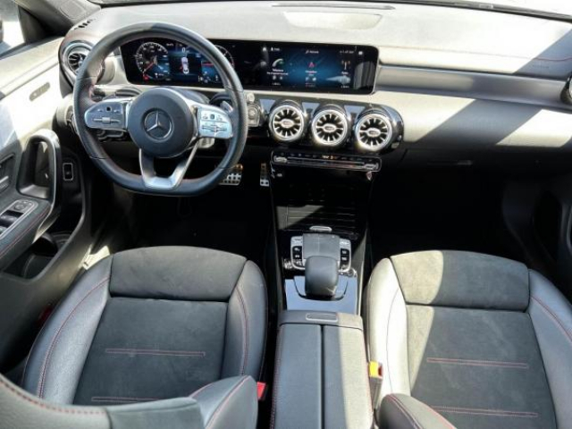 MERCEDES CLA Business Line 180d 7G-DCT + AMG Line int +  Carplay + Sièges av Chauffant 1ere MAIN
