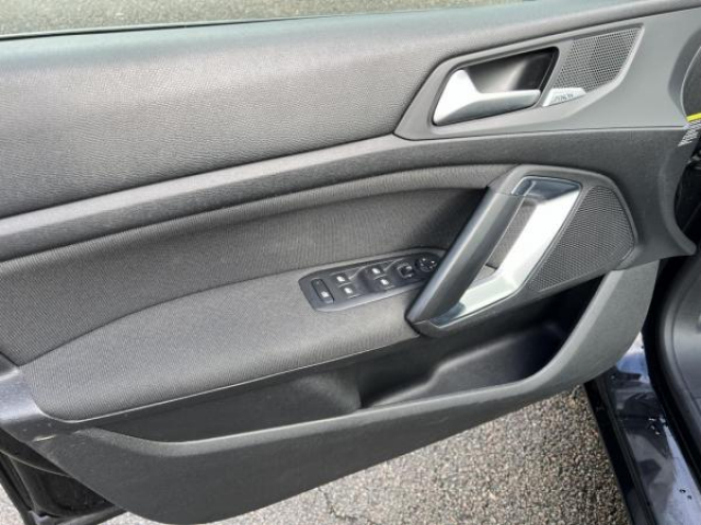 PEUGEOT 308 SW Allure 1.5 BlueHDi 130cv + Toit panoramique + Attelage + JA17