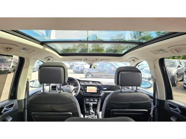 VOLKSWAGEN TOURAN Trendline 1.6 TDI 115cv 7places + Toit Pano + Attelage + ACC + Camera de Recul + Clim Auto