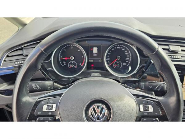 VOLKSWAGEN TOURAN Trendline 1.6 TDI 115cv 7places + Toit Pano + Attelage + ACC + Camera de Recul + Clim Auto