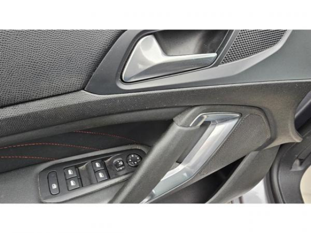 PEUGEOT 308 GT Pack 1.5 BlueHDi 130cv + Toit pano + Attelage + Pack Side Security + Roue de Secours