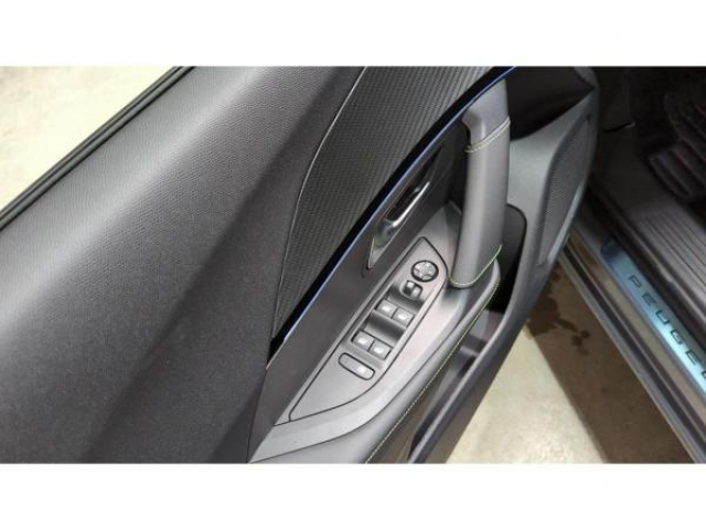 PEUGEOT 2008 GT Hybrid 136cv e-DCS6+Pack Vision Navigation Drive Assist Plus+Toit ouvrant+NEUF 0KM