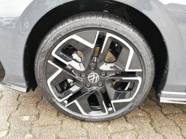 VOLKSWAGEN GOLF R-Line 1.5 eTSI 150cv DSG7 + Matrix LED + Toit Ouvrant + Camera 360 + NEUF 0KM