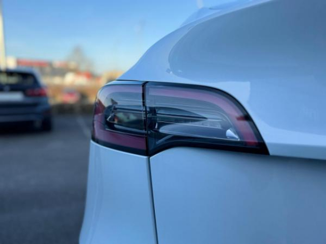 TESLA MODEL Y Propulsion MY2022 + Intérieur Premium noir et blanc + TVA Recuperable