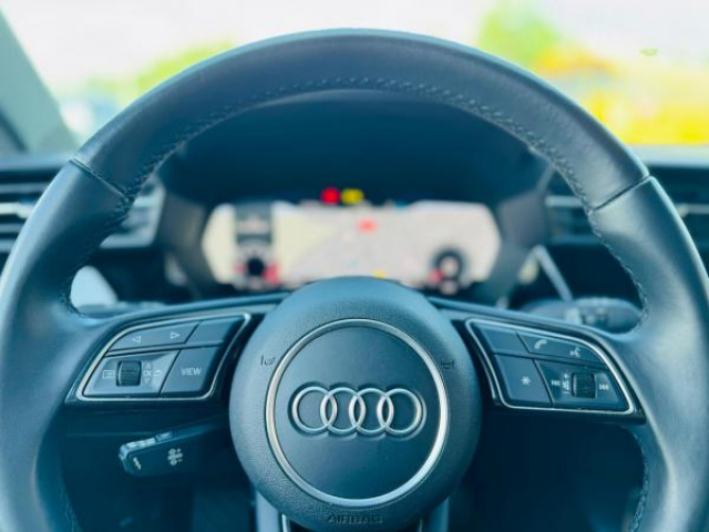 AUDI A3 SPORTBACK 30 TFSI 110cv + Sellerie Cuir Blanc + sièges avant chauffants