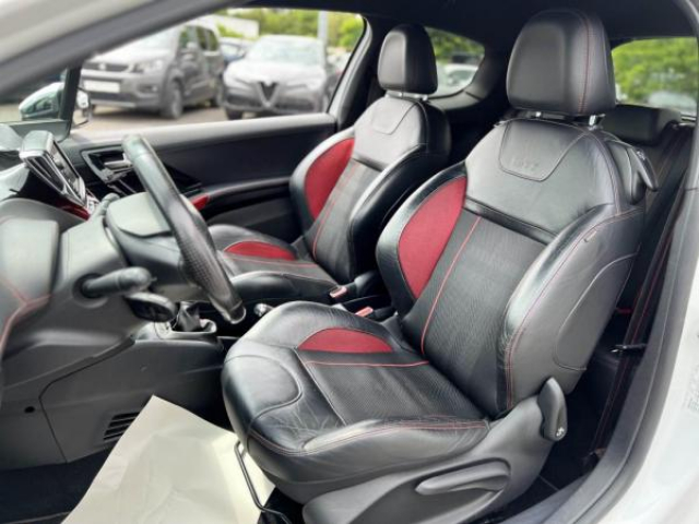 PEUGEOT 208 1.6 THP - 200  GTi