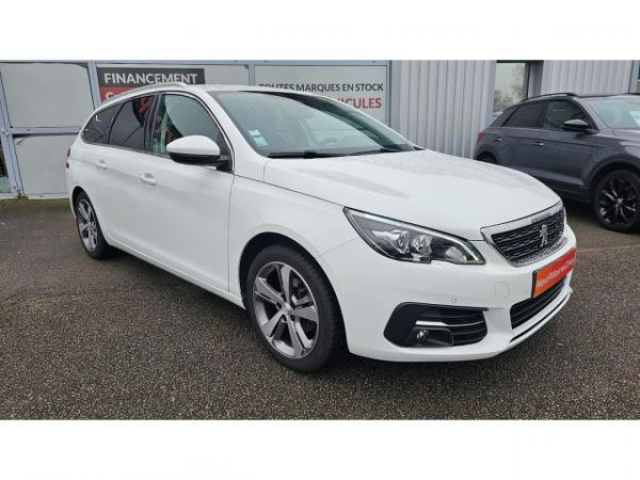 PEUGEOT 308 SW Allure 1.2i PureTech 130cv EAT8 Entretien complet PEUGEOT à jour + Attelage + Jantes 17