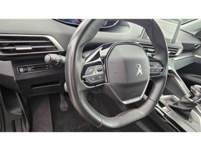 PEUGEOT 3008 Active 1.5 BlueHDi 130cv + Pack City 1 + Barre de toit + Navigation 3D
