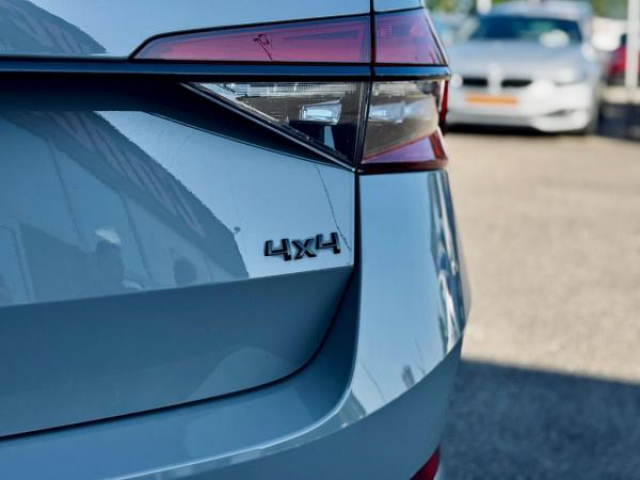 SKODA SUPERB COMBI Sportline 4x4 2.0 TDI 190cv DSG7 + Clim Tri-zone + Sièges av et ar chauffants + Volant Chauff