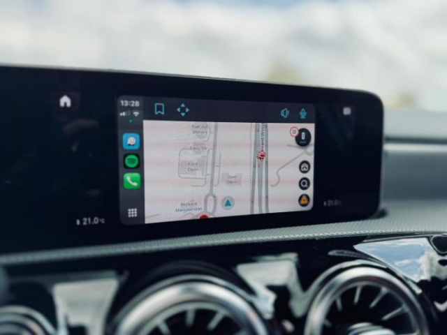 MERCEDES CLASSE A BERLINE AMG Line 200d 8G-DCT + Toit pano + LED Multibeam + Pack Sport Black + Carplay + Sieges AV Elec