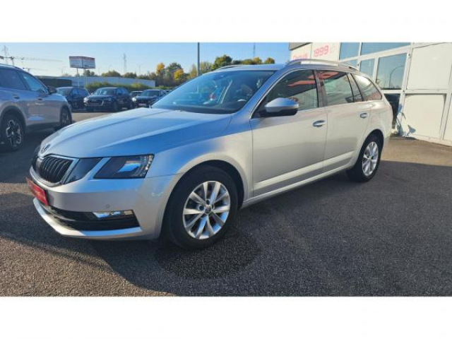 SKODA Octavia combi Ambition 1.6 TDI 116cv DSG7 + Attelage + Sièges AV Chauffants + DAB