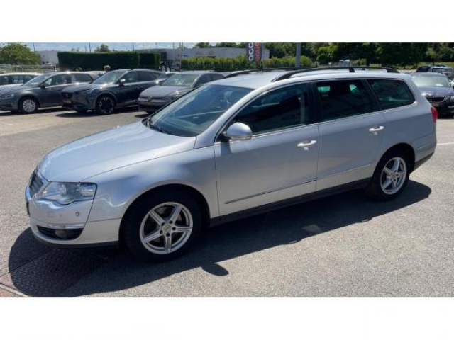 VOLKSWAGEN Passat SW 2.0TDI 170cv DSG6 SW + ATTELAGE + CAMERA DE RECUL + PACK HIVER