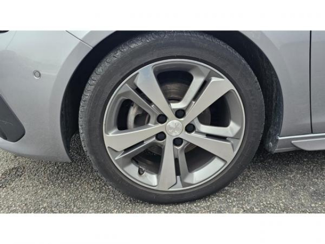PEUGEOT 308 GT Pack 1.5 BlueHDi 130cv + Toit pano + Attelage + Pack Side Security + Roue de Secours