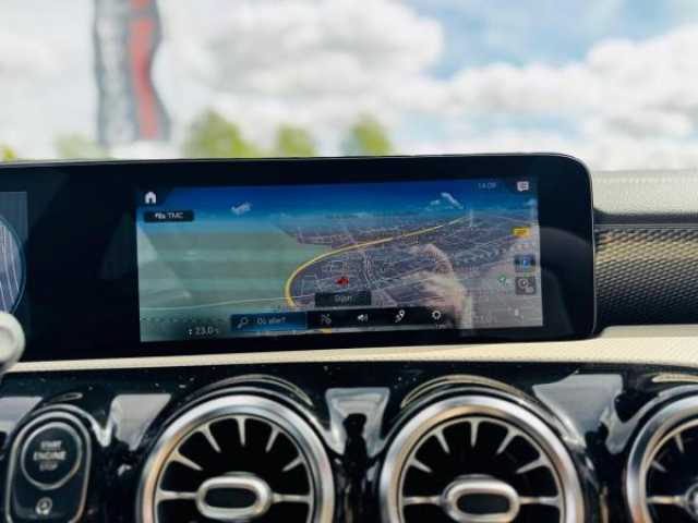MERCEDES CLA Progressive Line 200D 8G-DCT + Pack Cuir + Carplay + HIFI Advanced + Sieges AV et Volant Chauffant