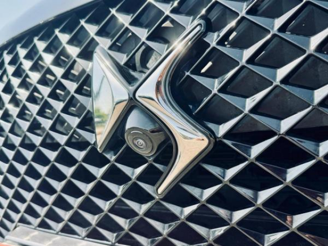 DS DS 7 CROSSBACK So Chic 1.5 BlueHDi 130cv EAT8 Inspiration OPERA + Toit pano + Hifi Focal + Night Vision + Led