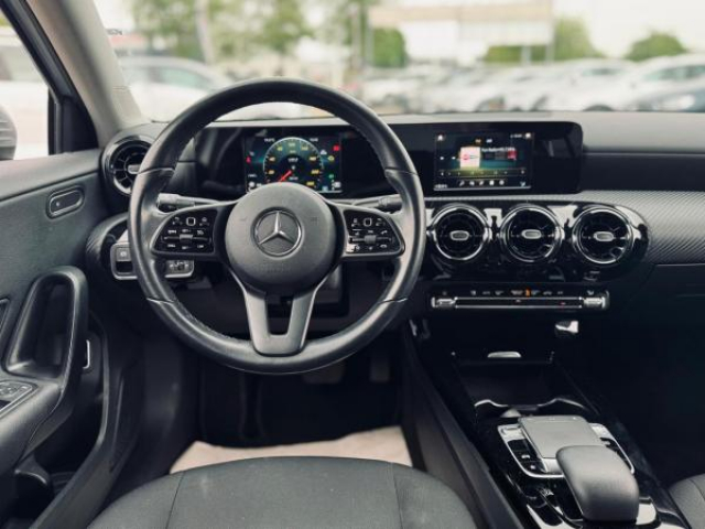 MERCEDES CLASSE A BERLINE Business Line 180d 7G-DCT + Camera de Recul + Sièges avant chauffants