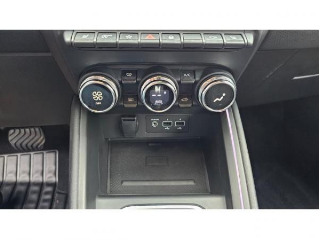 RENAULT CLIO Intens 1.0Tce 90cv X-Tronic + GPS avec écran 9,3 + Camera 360 + Pack Vision + JA17