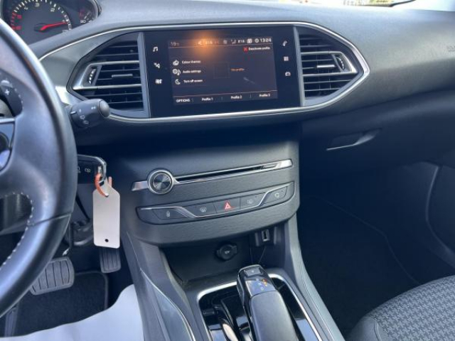 PEUGEOT 308 SW Active 1.5 BlueHDi 130cv EAT6 + Navigation 3D + Antibrouillard + Radars AV