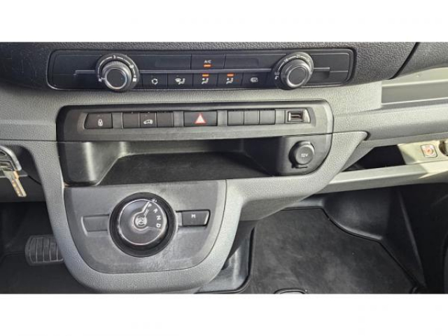 OPEL VIVARO L3H1 2.0 HDi 145cv EAT8 + 3 Places + Camera de Recul + Antibrouillard + Pack GPS + TVA RECUPERABLE