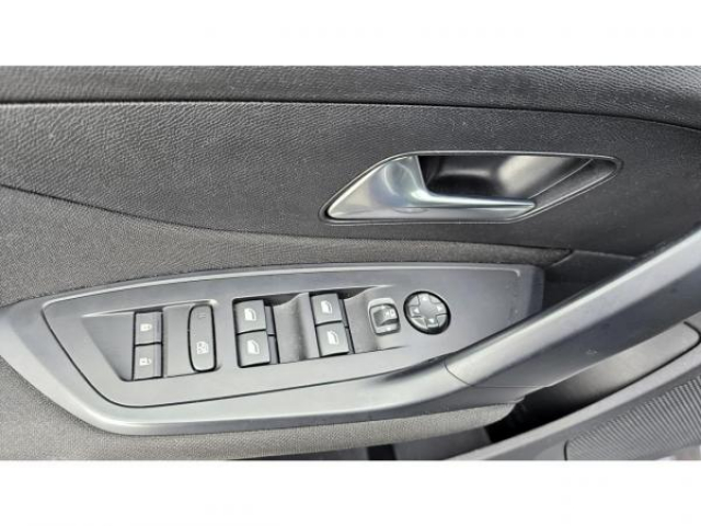 PEUGEOT 308 SW ACTIVE PACK 1.5 BlueHDi 130cv EAT8 + Sièges AV chauffants + Attelage + Navigation connect