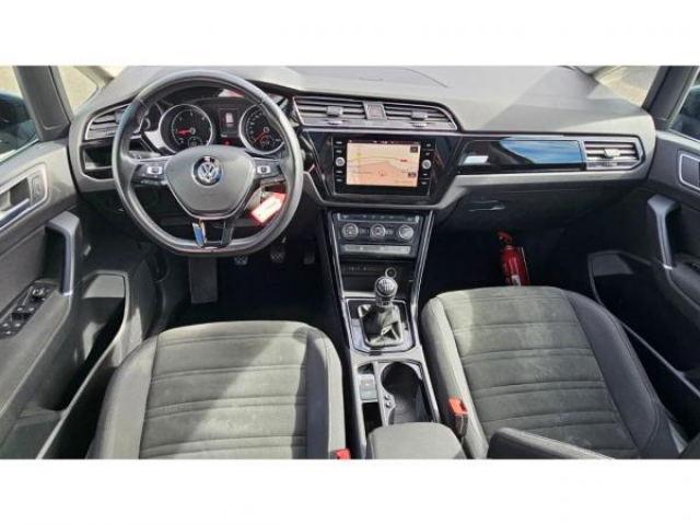 VOLKSWAGEN TOURAN Trendline 1.6 TDI 115cv 7places + Toit Pano + Attelage + ACC + Camera de Recul + Clim Auto