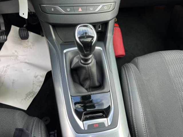 PEUGEOT 308 SW Allure 1.5 BlueHDi 130cv + Toit panoramique + Attelage + JA17