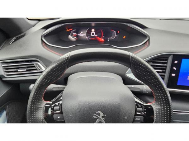 PEUGEOT 308 GT Pack 1.5 BlueHDi 130cv + Toit pano + Attelage + Pack Side Security + Roue de Secours