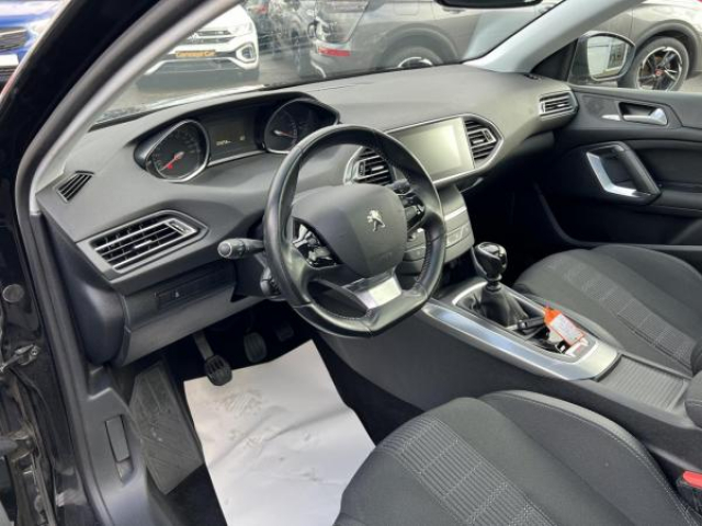 PEUGEOT 308 SW Allure 1.5 BlueHDi 130cv + Toit panoramique + Attelage + JA17