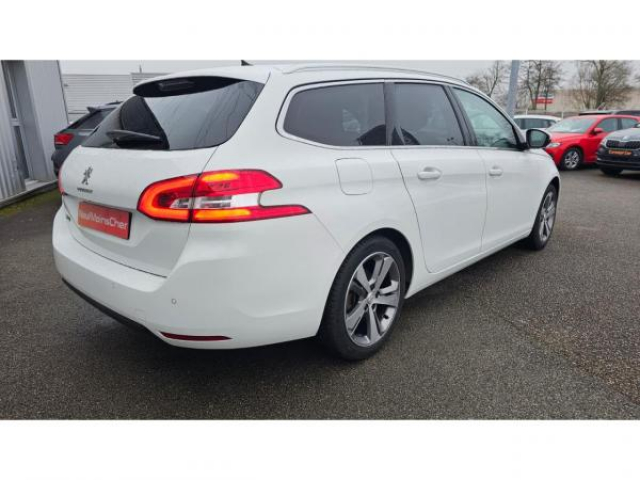 PEUGEOT 308 SW Allure 1.2i PureTech 130cv EAT8 Entretien complet PEUGEOT à jour + Attelage + Jantes 17