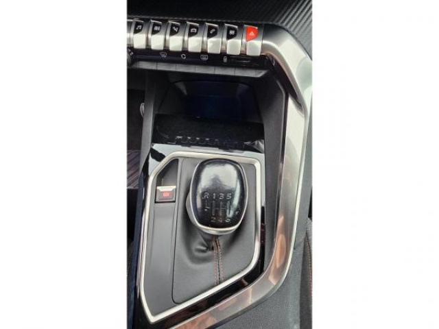 PEUGEOT 3008 Active 1.5 BlueHDi 130cv + Pack City 1 + Barre de toit + Navigation 3D