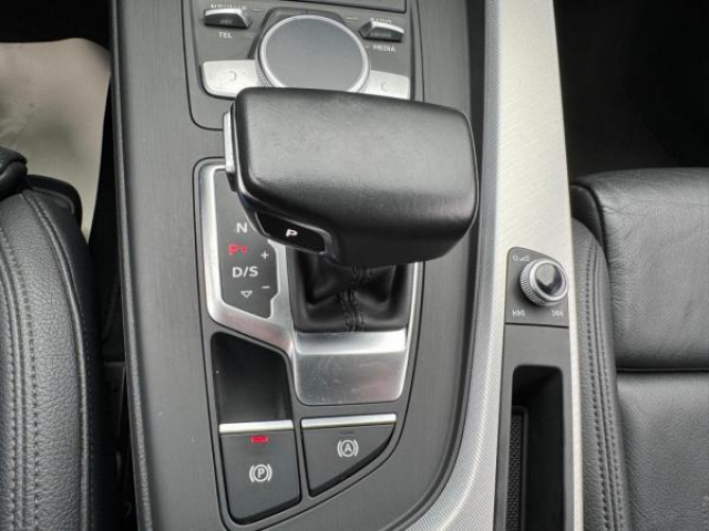 AUDI A4 AVANT S line 2.0 TDI 150cv S-tronic + TOIT PANO + Bang & Olufsen + CAMERA DE RECUL + ATTELAGE ELEC