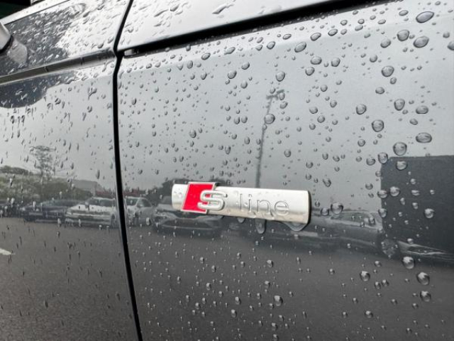 AUDI A4 AVANT S line 2.0 TDI 150cv S-tronic + TOIT PANO + Bang & Olufsen + CAMERA DE RECUL + ATTELAGE ELEC