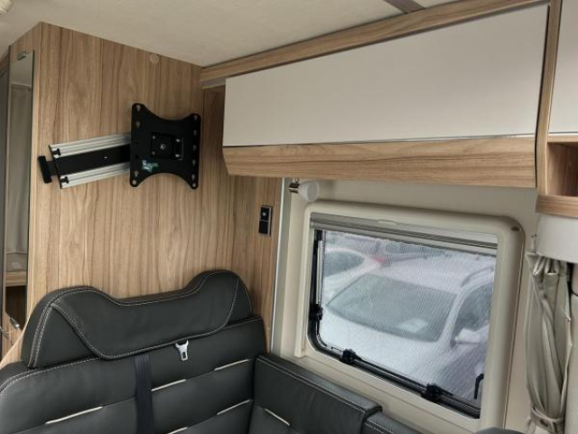 HYMER ML-T HYMER 570 4x4 V6 3.0l 419 CDi 190 CV BVA 7G-TRONIC TVA RECUPERABLE
