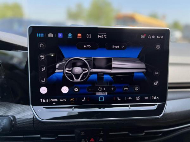 VOLKSWAGEN GOLF R-Line 2.0 TDI 150cv DSG7 + Toit panoramique + JA18 YORK + Pack Hiver + NEUF 0KM