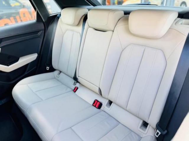 AUDI A3 SPORTBACK 30 TFSI 110cv + Sellerie Cuir Blanc + sièges avant chauffants