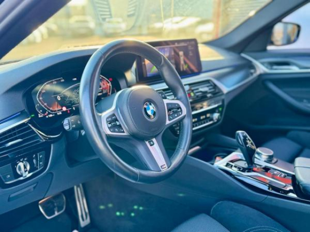 BMW SERIE 5 TOURING M-Sport 520d 190cv + Toit ouvrant panoramique + Driving Assistant + ACC avec Stop&Go