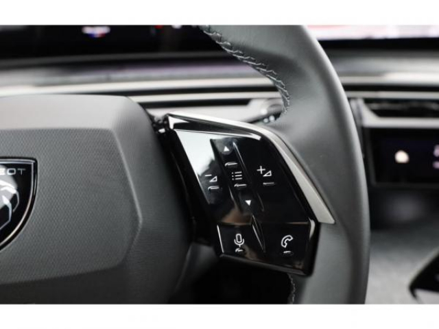 PEUGEOT 5008 Allure Hybrid 145cv e-DCS6 7 Places + Pack Panoramic Navigation + NEUF 0KM