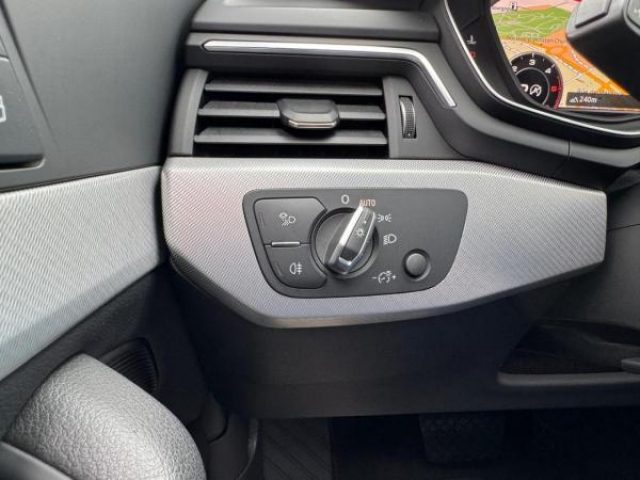 AUDI A4 AVANT S line 2.0 TDI 150cv S-tronic + TOIT PANO + Bang & Olufsen + CAMERA DE RECUL + ATTELAGE ELEC